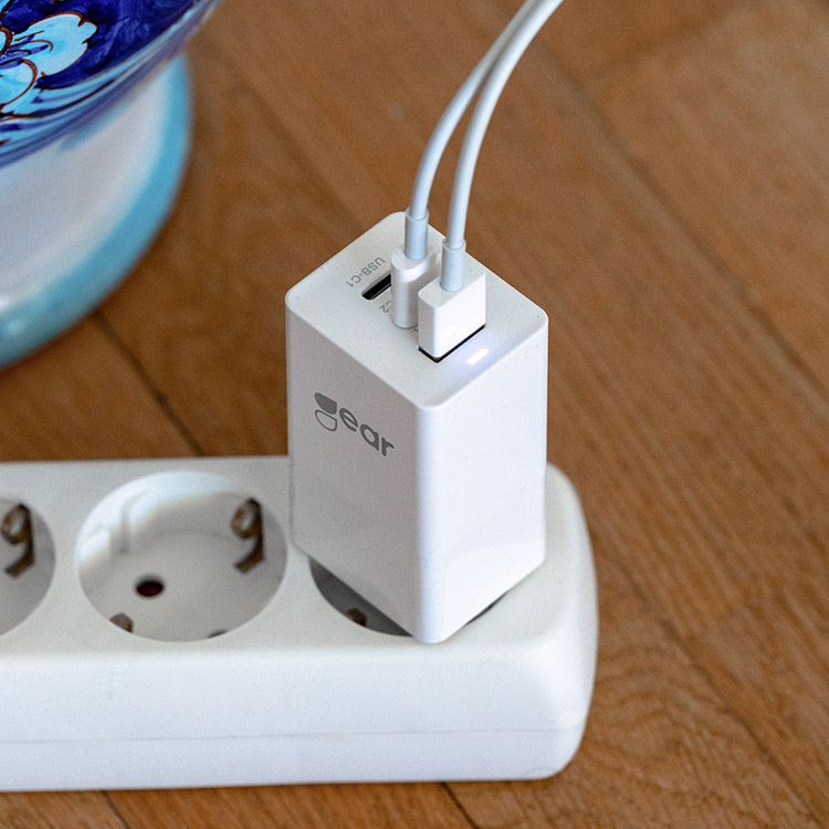 USB-lader med flere uttak